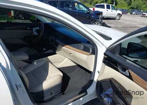 2017 Kia Cadenza Premium из США, поврежденный, VIN KNALC4J12H5085826